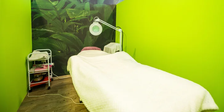Uvolňující masáž dle výběru: lávové kameny, aroma, indická masáž hlavy i masáž sportovní, 30–60 min.