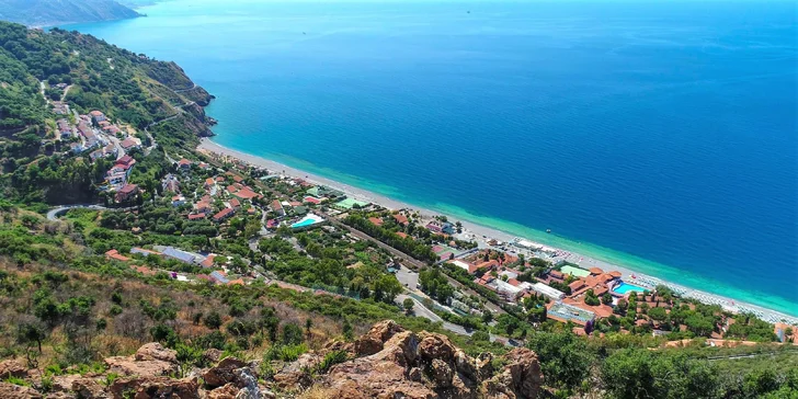Letecky na Sicílii: Hotel u pláže, all inclusive, sportovní vyžití i bazén