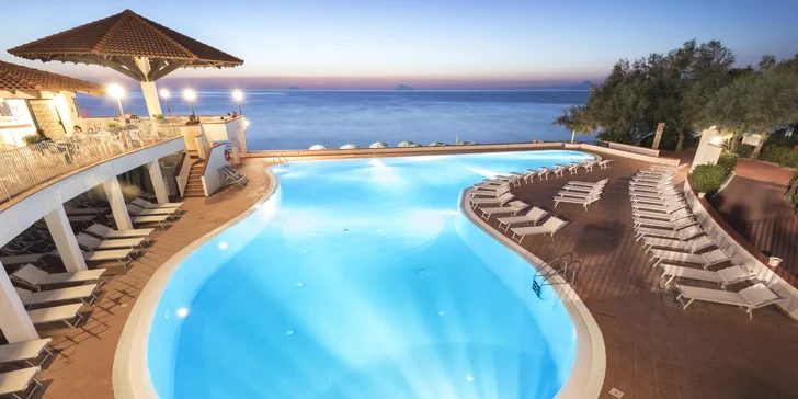 Letecky na Sicílii: Hotel u pláže, all inclusive, sportovní vyžití i bazén