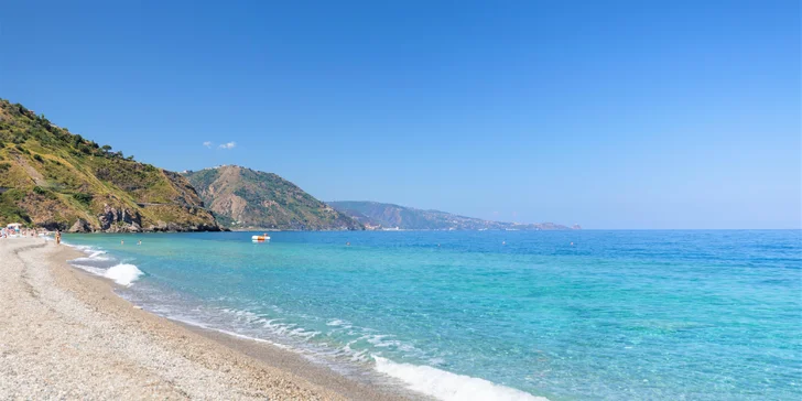 Letecky na Sicílii: Hotel u pláže, all inclusive, sportovní vyžití i bazén