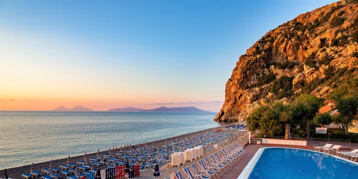 Letecky na Sicílii: Hotel u pláže, all inclusive, sportovní vyžití i bazén