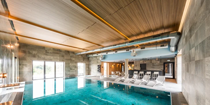 Pobyt v luxusním Panorama Golf Resortu v Posázaví se snídaní i neomezeným vstupem do wellness