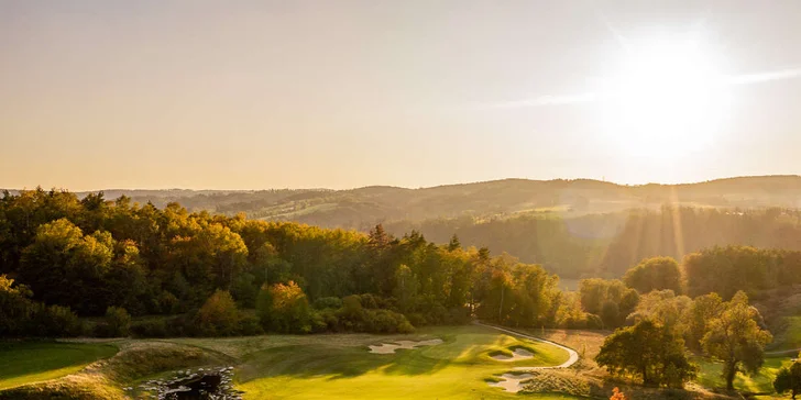 Pobyt v luxusním Panorama Golf Resortu v Posázaví se snídaní i neomezeným vstupem do wellness