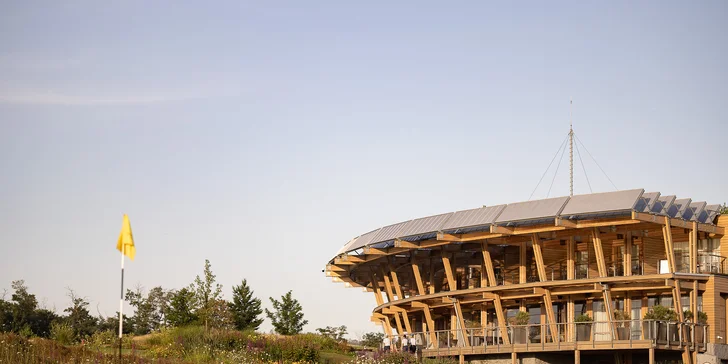 Pobyt v luxusním Panorama Golf Resortu v Posázaví se snídaní i neomezeným vstupem do wellness