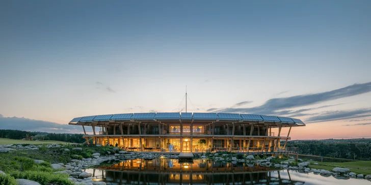 Pobyt v luxusním Panorama Golf Resortu v Posázaví se snídaní i neomezeným vstupem do wellness