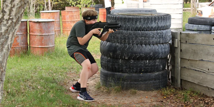 Hodina laser game na venkovním hřišti v hodonínském areálu: pro 4–⁠⁠⁠⁠⁠⁠12 osob