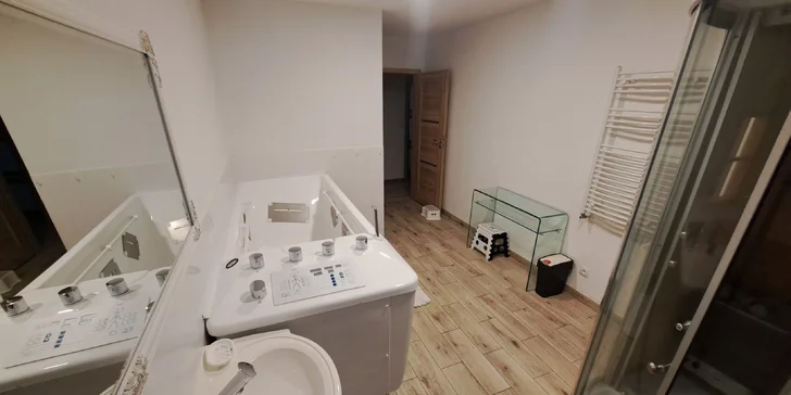 Spaní na peci a relax v sauně i koupacím sudu: luxusní apartmány uprostřed lesů v Jeseníkách