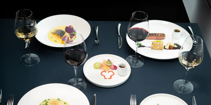 Luxusní 5chodové menu v Žižkovské věži: foie gras, siven, kachní prsa a signature cocktail