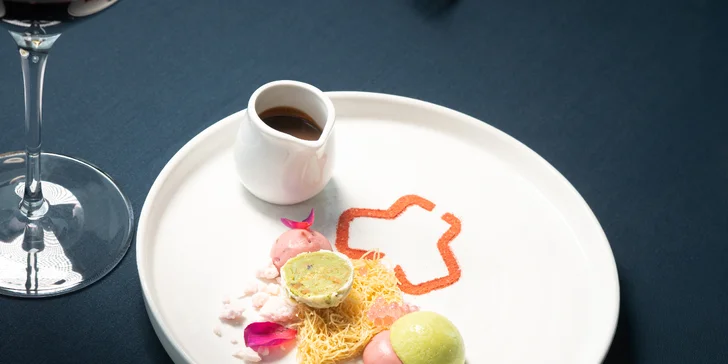 Luxusní 5chodové menu v Žižkovské věži: foie gras, siven, kachní prsa a signature cocktail
