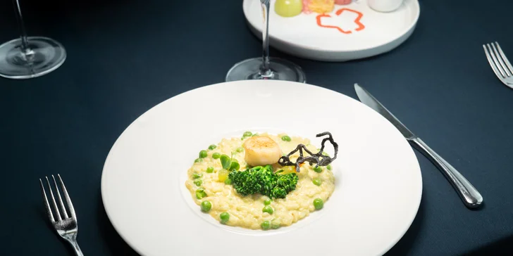 Luxusní 5chodové menu v Žižkovské věži: foie gras, siven, kachní prsa a signature cocktail