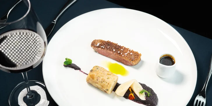 Luxusní 5chodové menu v Žižkovské věži: foie gras, siven, kachní prsa a signature cocktail