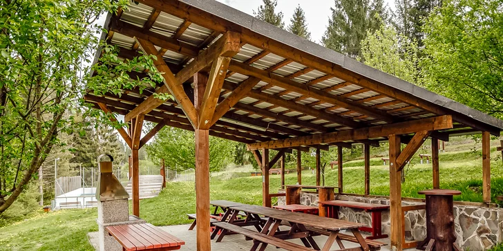 Skvělý odpočinek pro páry i rodiny: snídaně a relax v bazénech a saunách