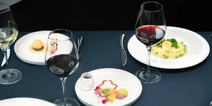 Luxusní 5chodové menu v Žižkovské věži: foie gras, siven, kachní prsa a signature cocktail