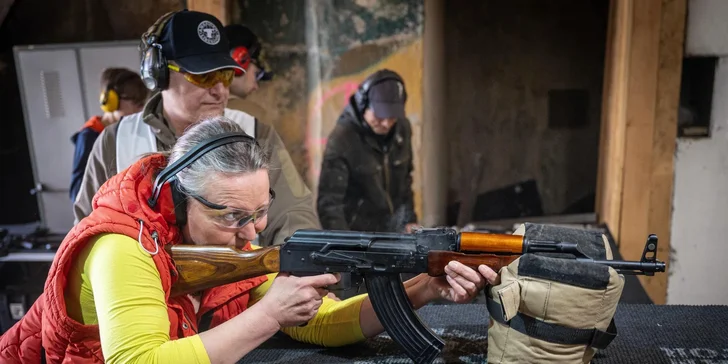 Zážitková střelba: americké válečné zbraně, kulomety, pušky i krátké pistole, až 80 výstřelů