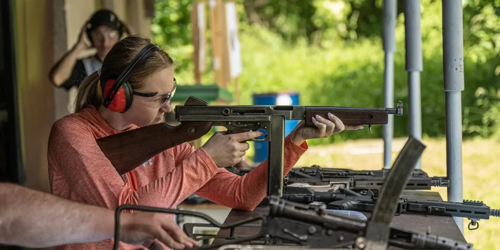 Zážitková střelba: americké válečné zbraně, kulomety, pušky i krátké pistole, až 80 výstřelů