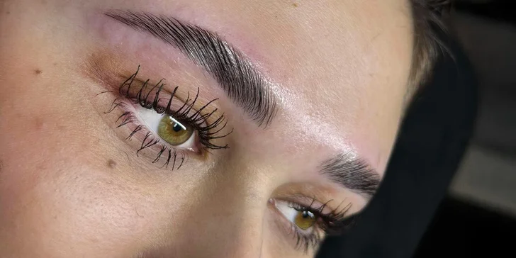 Laminace a barvení obočí a lashlifting pro krásně natočené řasy
