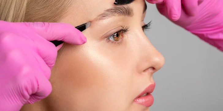Krásný pohled bez řasenky a tužky: úprava či laminace obočí a lash lifting řas vč. barvení
