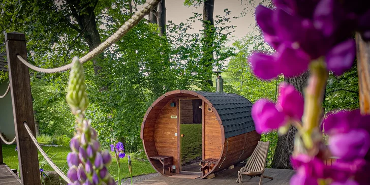 Relax v podhůří Beskyd: pobyt v moderní jurtě s privátní saunou a snídaní až pro 4 osoby