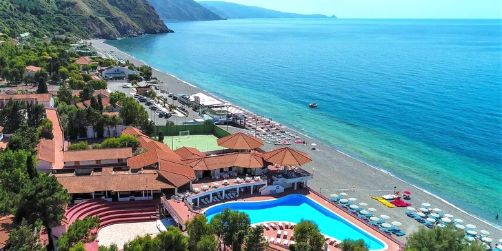 Letecky na Sicílii: Hotel u pláže, all inclusive, sportovní vyžití i bazén