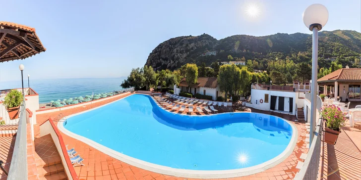 Letecky na Sicílii: Hotel u pláže, all inclusive, sportovní vyžití i bazén