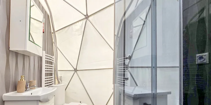 Rodinný resort u zábavního parku Energylandia: domky či kupole s terasou i vířivkou, bazény a snídaně