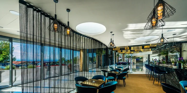 Chorvatská Opatija: 3* hotel přímo na promenádě, polopenze, infinity bazén