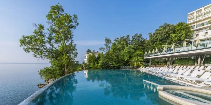 Chorvatská Opatija: 3* hotel přímo na promenádě, polopenze, infinity bazén