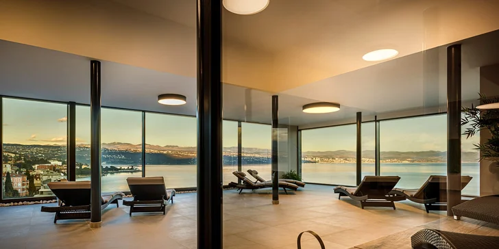 Chorvatská Opatija: 3* hotel přímo na promenádě, polopenze, infinity bazén