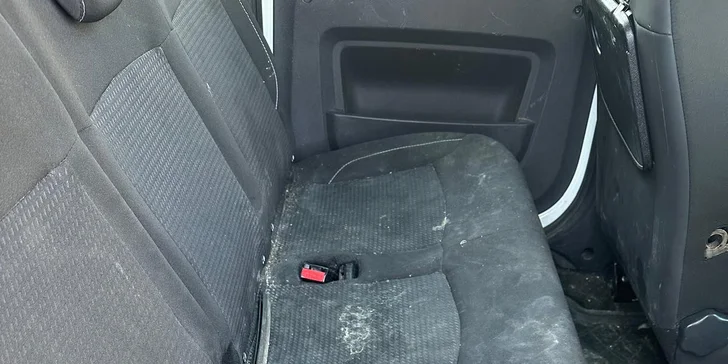 Ruční čištění karoserie s tepováním sedaček a rozleštěním laku