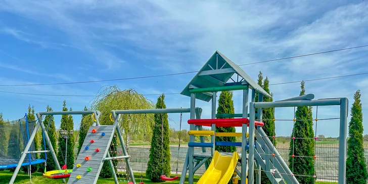 Rodinný resort u zábavního parku Energylandia: domky či kupole s terasou i vířivkou, bazény a snídaně