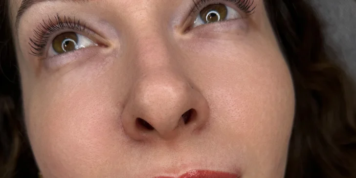 Permanentní make-up meziřasové linky, rtů či obočí pudrovou metodou