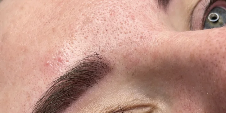 Permanentní make-up meziřasové linky, rtů či obočí pudrovou metodou