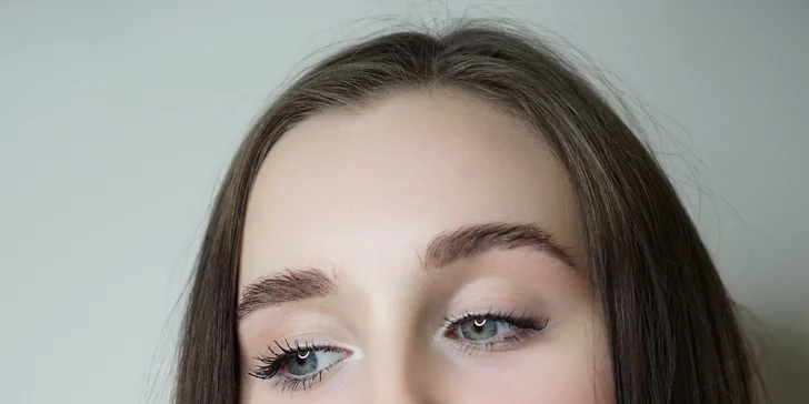 Permanentní make-up meziřasové linky, rtů či obočí pudrovou metodou