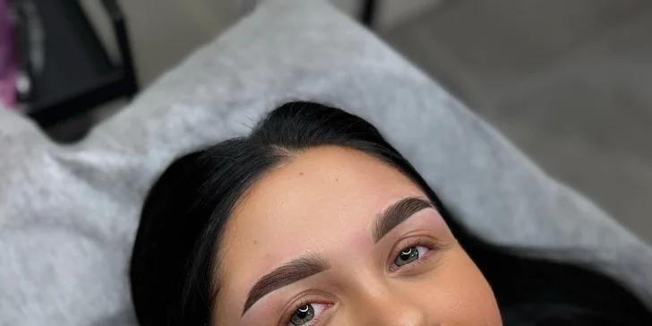 Permanentní make-up meziřasové linky, rtů či obočí pudrovou metodou