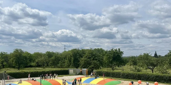 Celodenní vstup na trampolíny, hopsakoule a vodní postel i limonáda pro dva