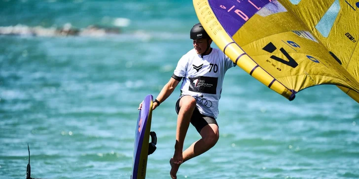 Vyzkoušejte wing-surfing: 2hod. kurz vč. zapůjčení vybavení pro 1 či 2 osoby