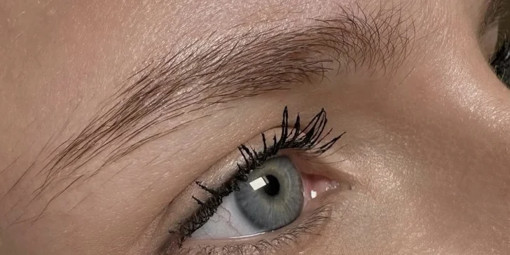Dopřejte si oslnivý pohled: úprava obočí vč. barvení, lash lifting i laminace