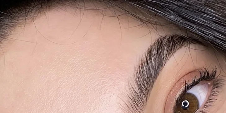 Dopřejte si oslnivý pohled: úprava obočí vč. barvení, lash lifting i laminace