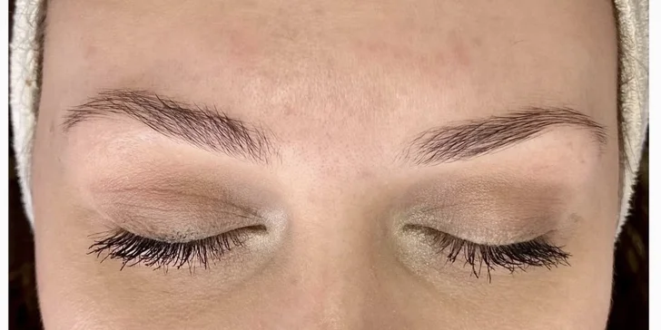 Dopřejte si oslnivý pohled: úprava obočí vč. barvení, lash lifting i laminace