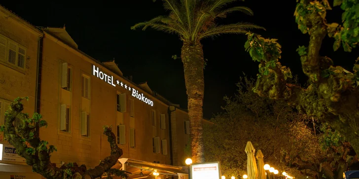 Makarská riviéra: 4* hotel se snídaní, polopenzí či plnou penzí, 3 minuty od pláže