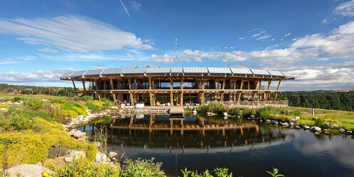 Pobyt v luxusním Panorama Golf Resortu v Posázaví se snídaní i neomezeným vstupem do wellness