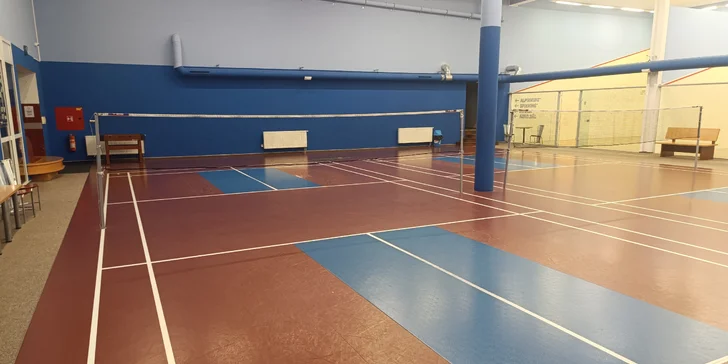 Hodina squashe nebo badmintonu ve sportovním centru Sportmax
