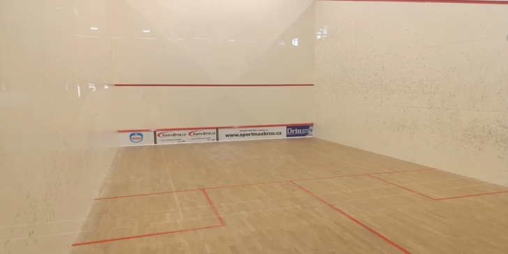 Hodina squashe nebo badmintonu ve sportovním centru Sportmax