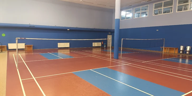 Hodina squashe nebo badmintonu ve sportovním centru Sportmax