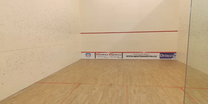 Hodina squashe nebo badmintonu ve sportovním centru Sportmax