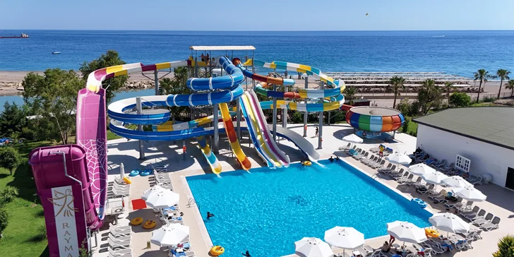 Turecko letecky: 5* resort s vlastní pláží a aquaparkem, all inclusive i animační program