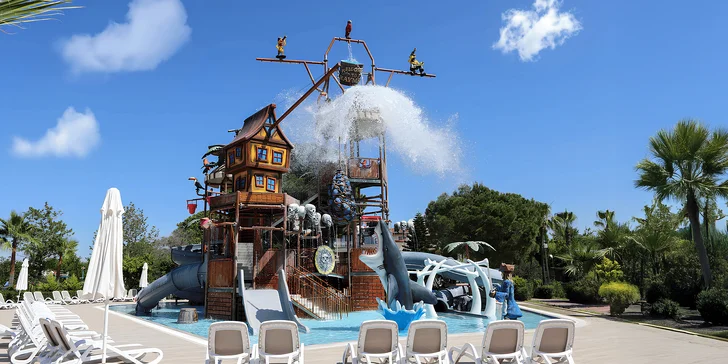 Turecko letecky: 5* resort s vlastní pláží a aquaparkem, all inclusive i animační program