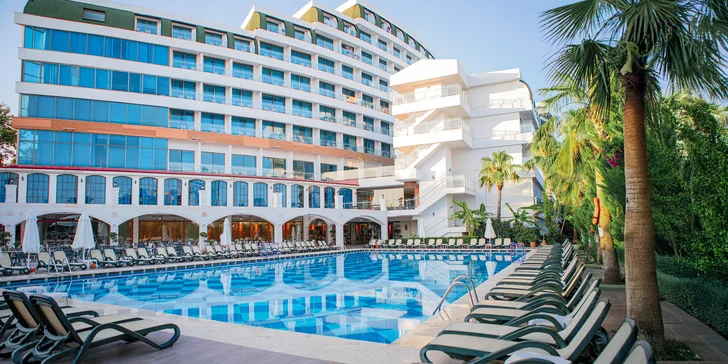 Turecko letecky: 5* resort s vlastní pláží a aquaparkem, all inclusive i animační program