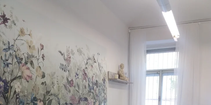 Rituály pro krásnou pleť: ošetření plazmovými toky, masáž obličeje i LED terapie