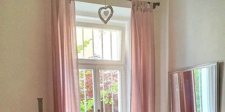 Rituály pro krásnou pleť: ošetření plazmovými toky, masáž obličeje i LED terapie